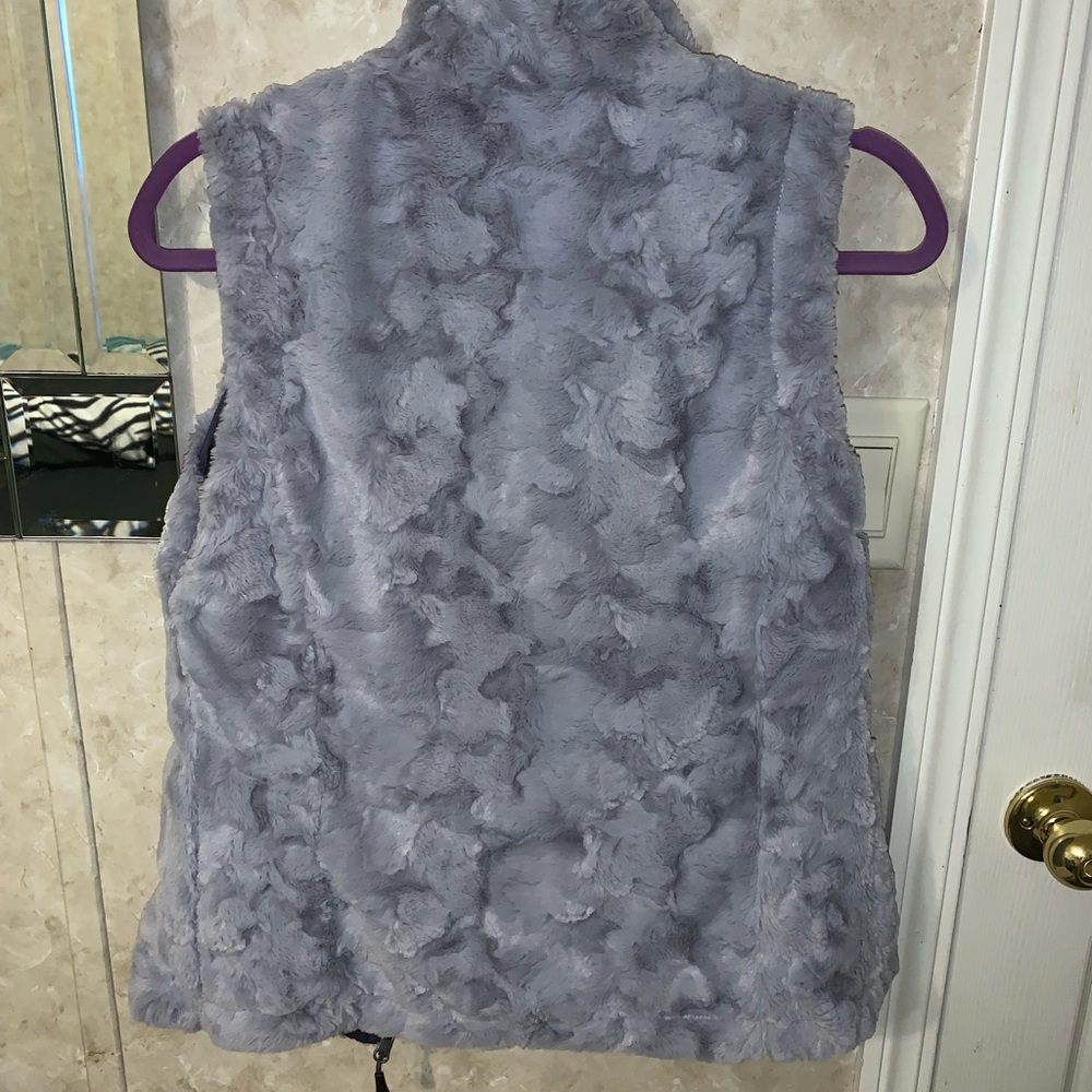 XS Women’s north face vest - Picture 4 of 5